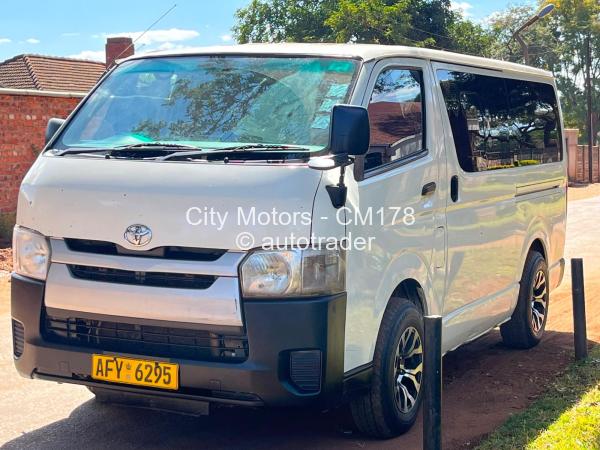 2015 - Toyota  Hiace