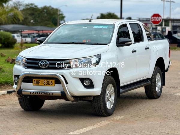 2017 - Toyota  Hilux