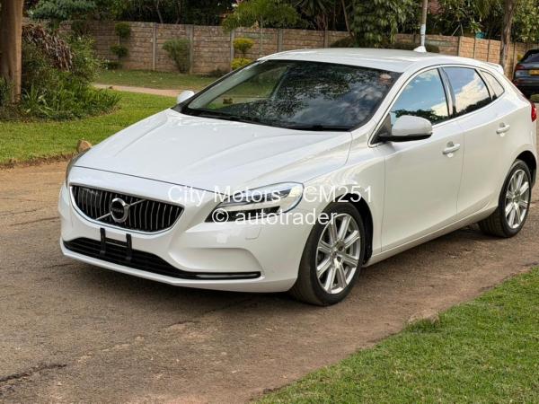 2016 - Volvo  V40