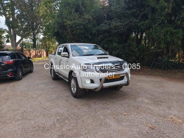 2014 - Toyota  Hilux