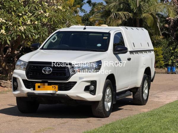 2019 - Toyota  Hilux
