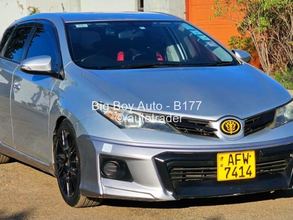 2015 - Toyota  Auris