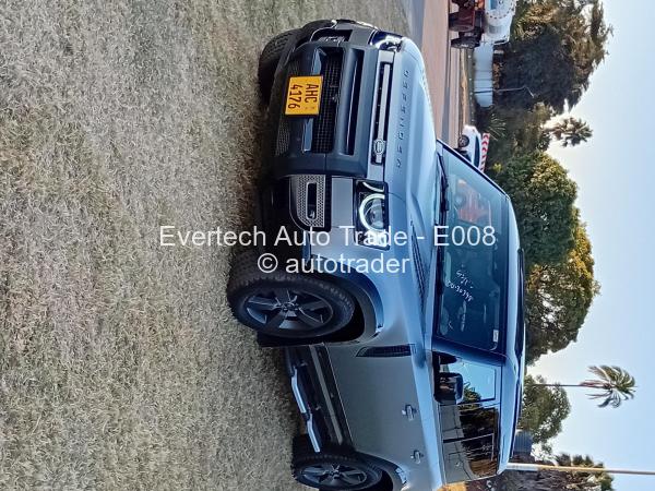 2024 - Land-Rover  Defender