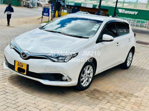 2016 - Toyota  Auris