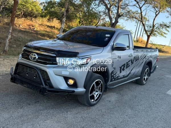 2019 - Toyota  Hilux