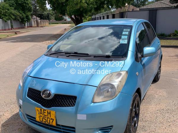 2013 - Toyota  Vitz