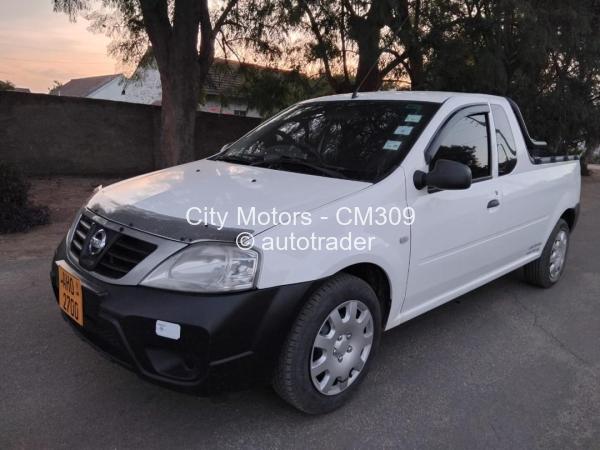 2016 - Nissan  NP200