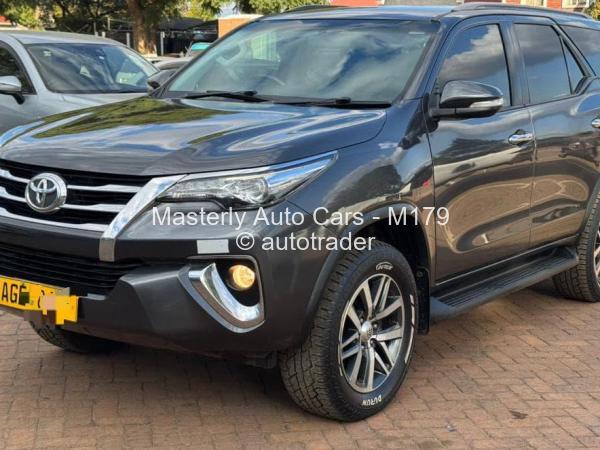 2019 - Toyota  Fortuner