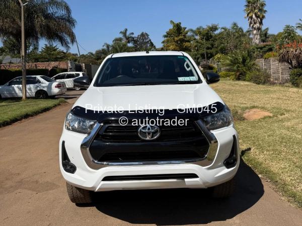 2022 - Toyota  Hilux