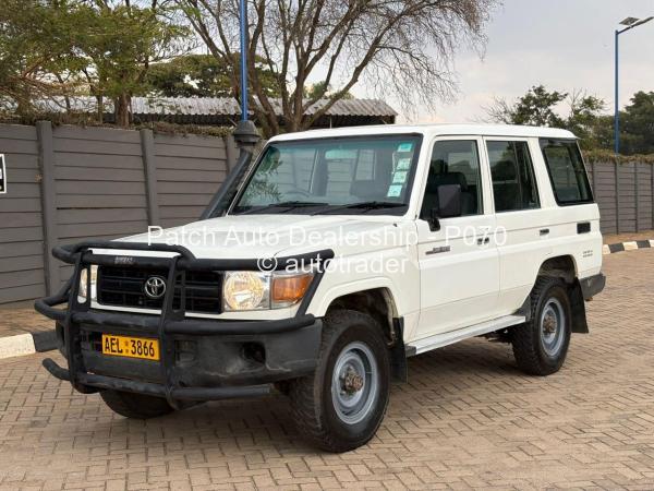 2017 - Toyota  Land Cruiser 76
