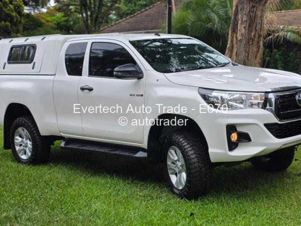 2018 - Toyota  Hilux