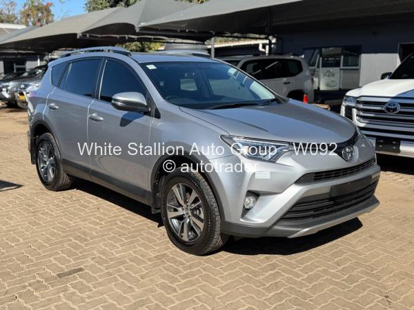 2018 - Toyota  RAV4