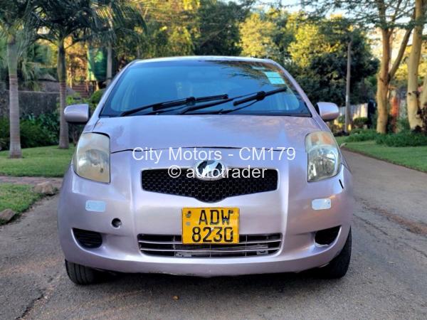2013 - Toyota  Vitz