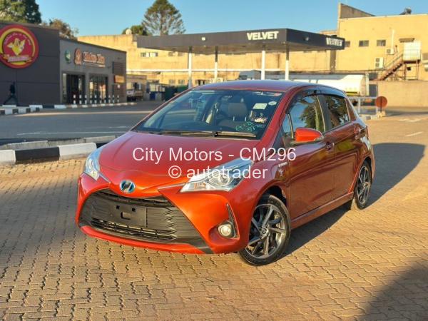 2017 - Toyota  Vitz