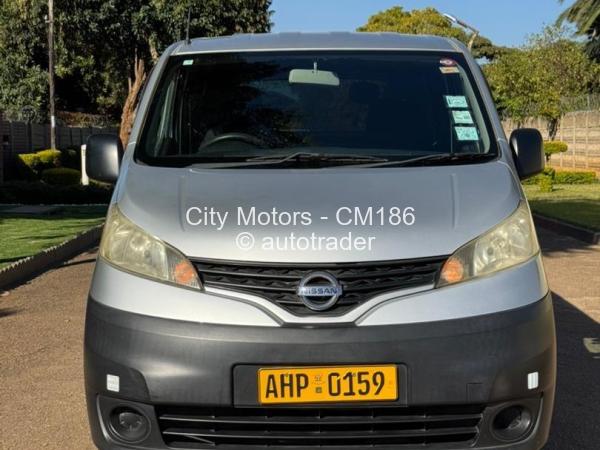 2015 - Nissan  NV200