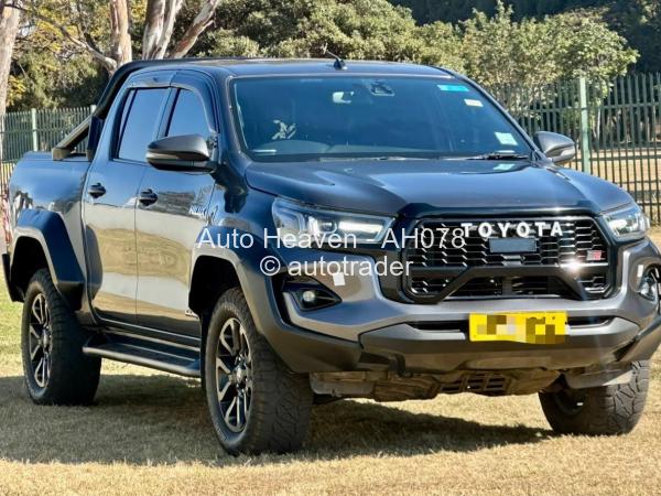 2021 - Toyota  Hilux