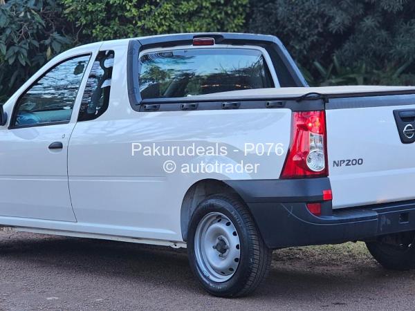 2017 - Nissan  NP200