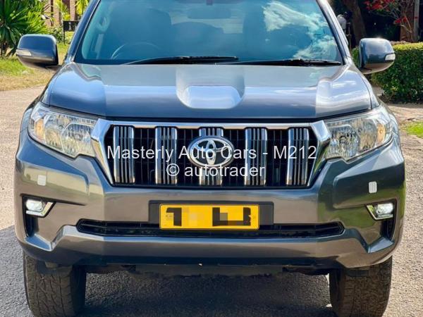2017 - Toyota  Prado