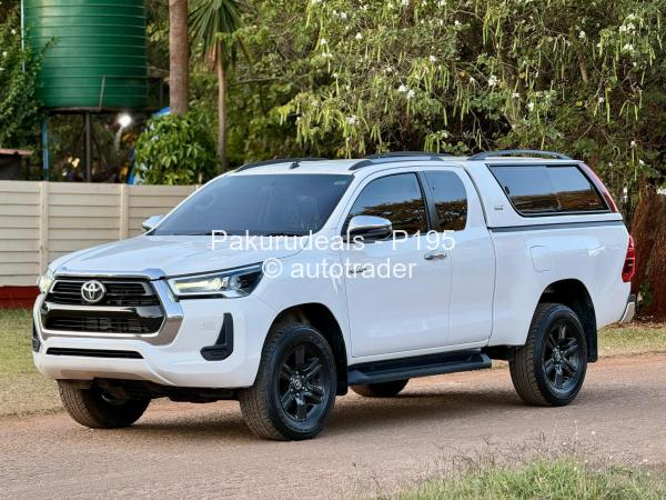 2022 - Toyota  Hilux