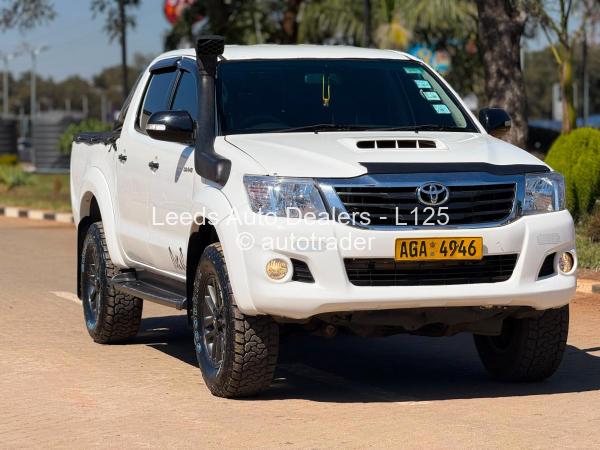 2015 - Toyota  Hilux