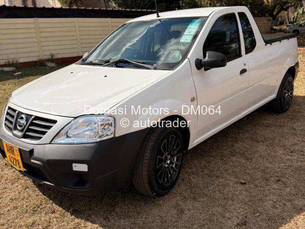 2016 - Nissan  NP200