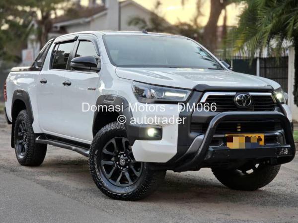 2021 - Toyota  Hilux