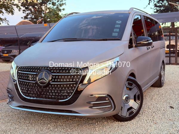 2022 - Mercedes Benz V-Class