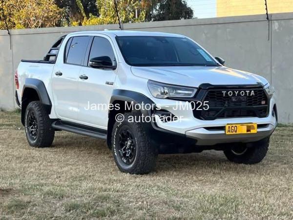 2024 - Toyota  Hilux