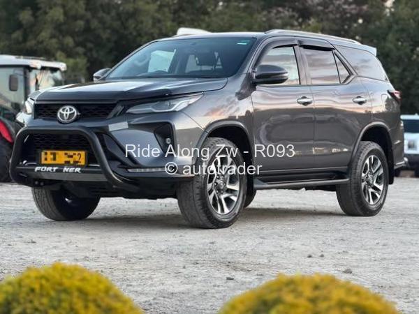 2023 - Toyota  Fortuner