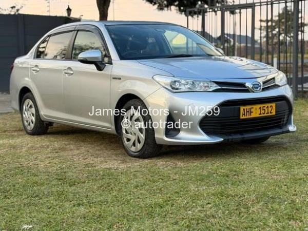 2017 - Toyota  Axio