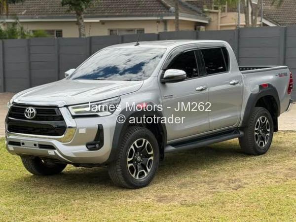2021 - Toyota  Hilux