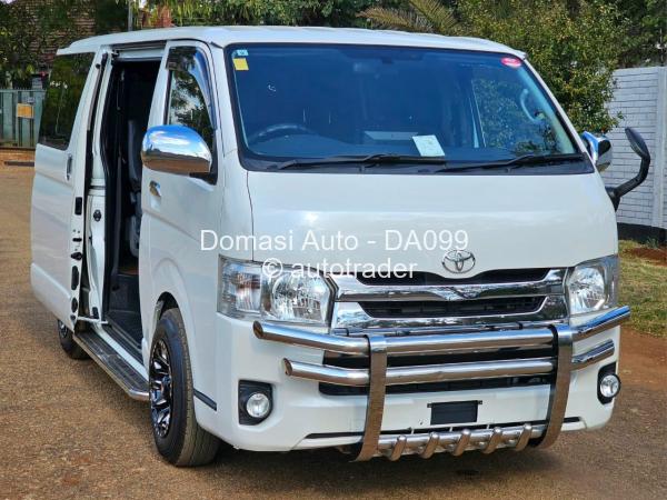 2017 - Nissan  Caravan