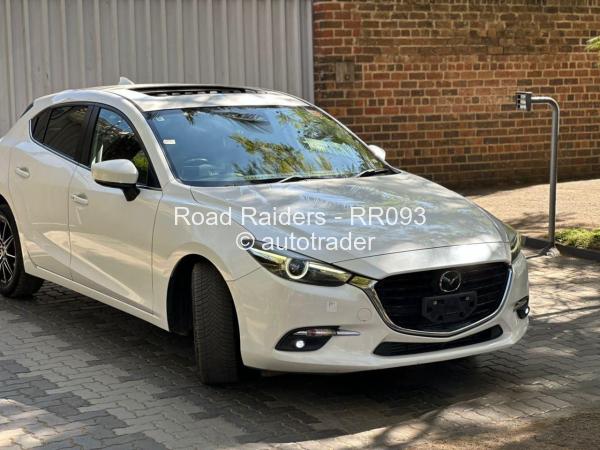 2017 - Mazda  axela