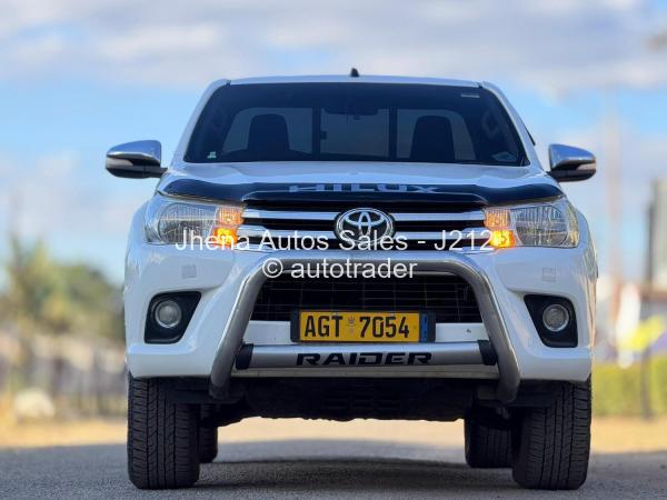 2017 - Toyota  Hilux