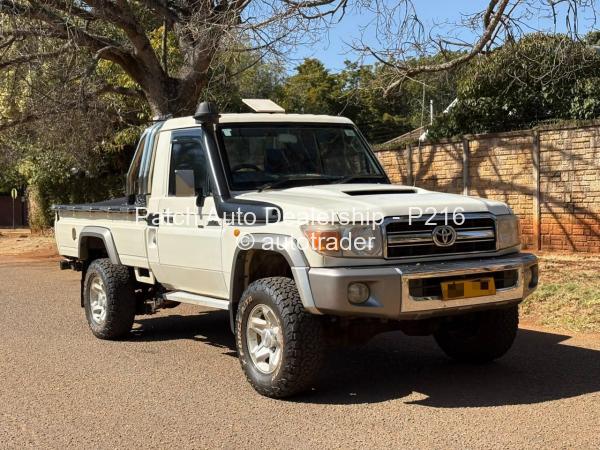 2013 - Toyota  Land Cruiser 79