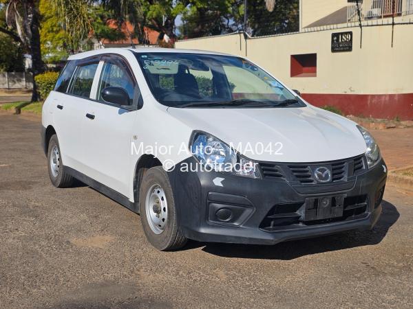 2017 - Mazda  Familia