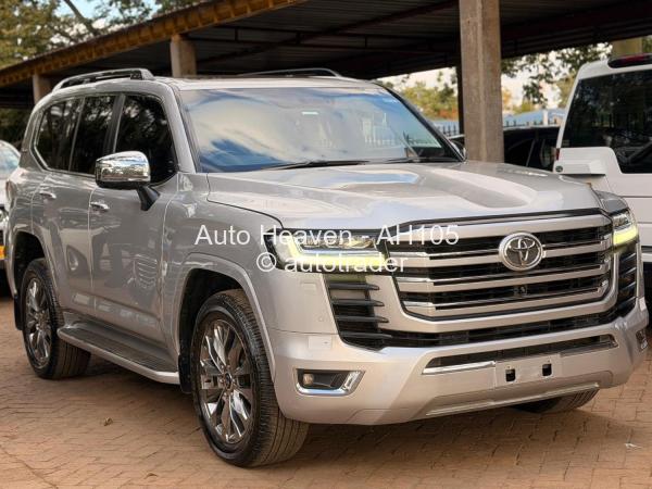 2022 - Toyota  Land cruiser 300 VX-R