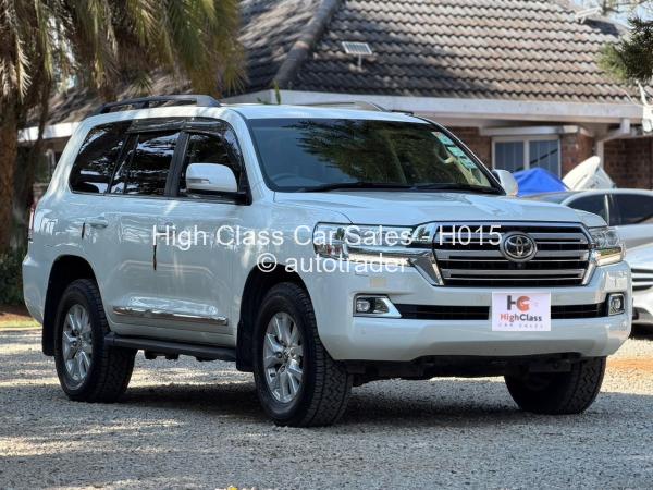 2017 - Toyota  Land Cruiser 200