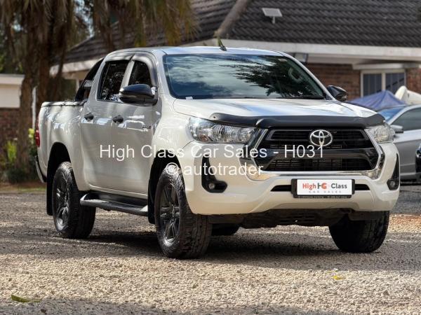 2021 - Toyota  Hilux