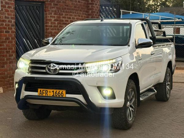 2018 - Toyota  Hilux