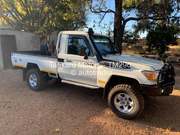 2020 - Toyota  Land Cruiser 79
