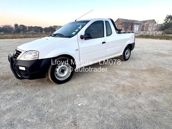 2021 - Nissan  NP200