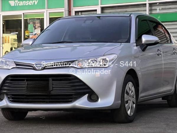 2017 - Toyota  Axio