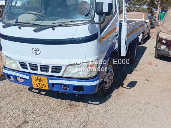 2015 - Toyota  Dyna 150