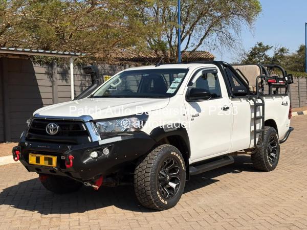 2022 - Toyota  Hilux