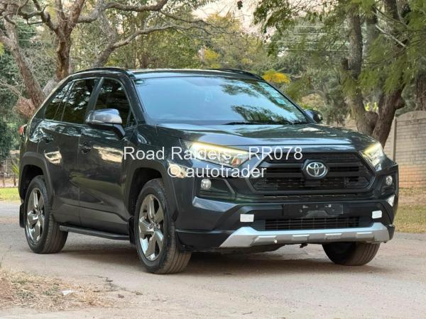 2021 - Toyota  RAV4
