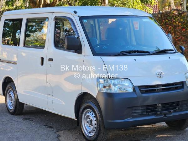 2017 - Toyota  Townace