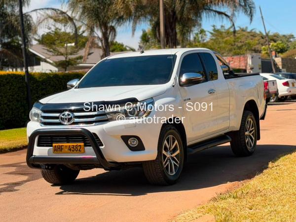 2022 - Toyota  Hilux