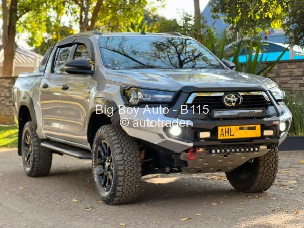 2022 - Toyota  Hilux