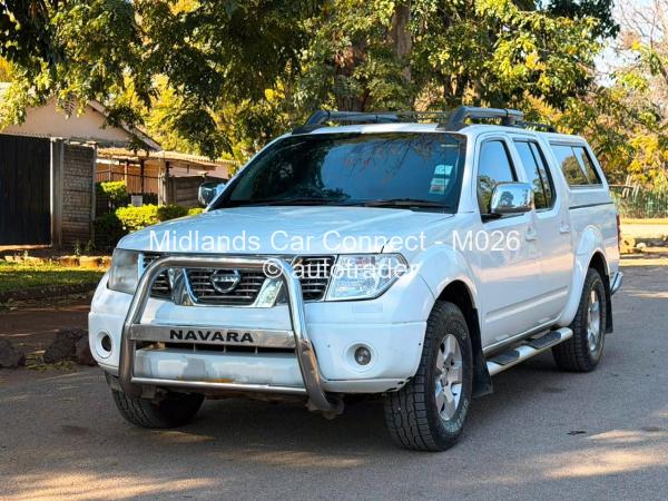 2011 - Nissan  Navara